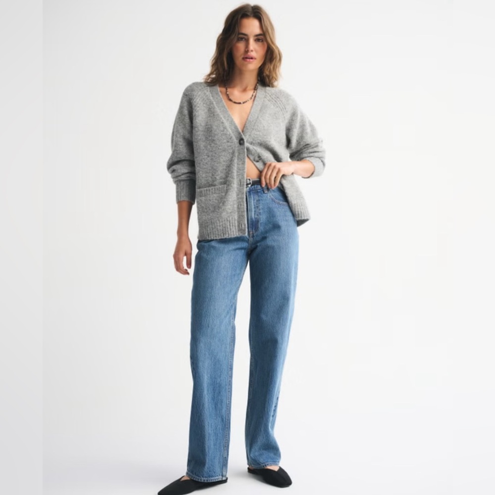 Abercrombie High Rise Loose Jean - Medium Wash - Size 32 Short